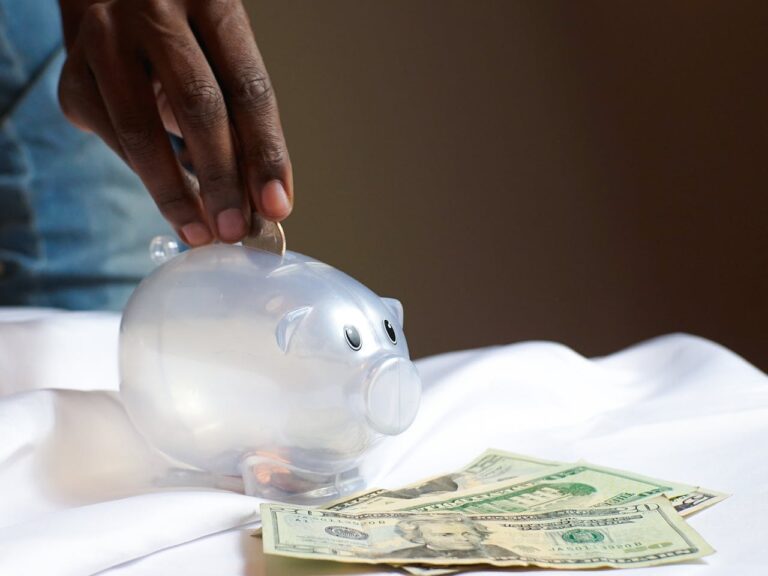 Mastering Your Money: 5 Budget Tips for Early Adulthood